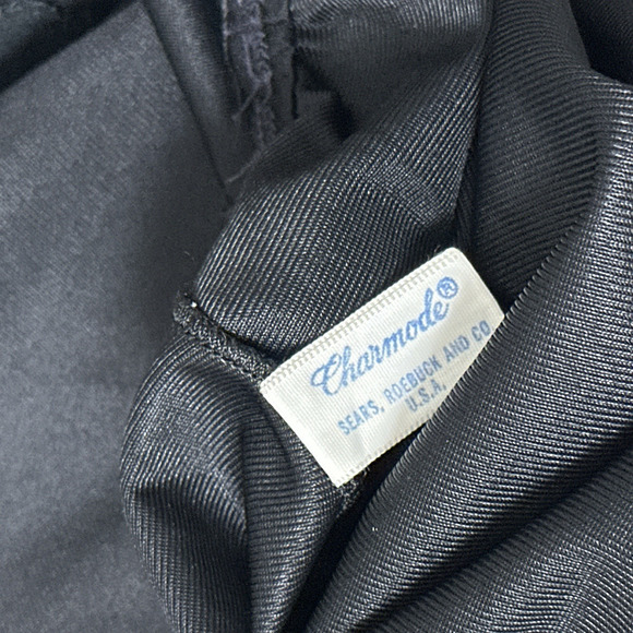 Vintage Charmode Half Slip Medium Black Nylon Wide Lace Appliques Pillow Tab USA - Picture 5 of 7